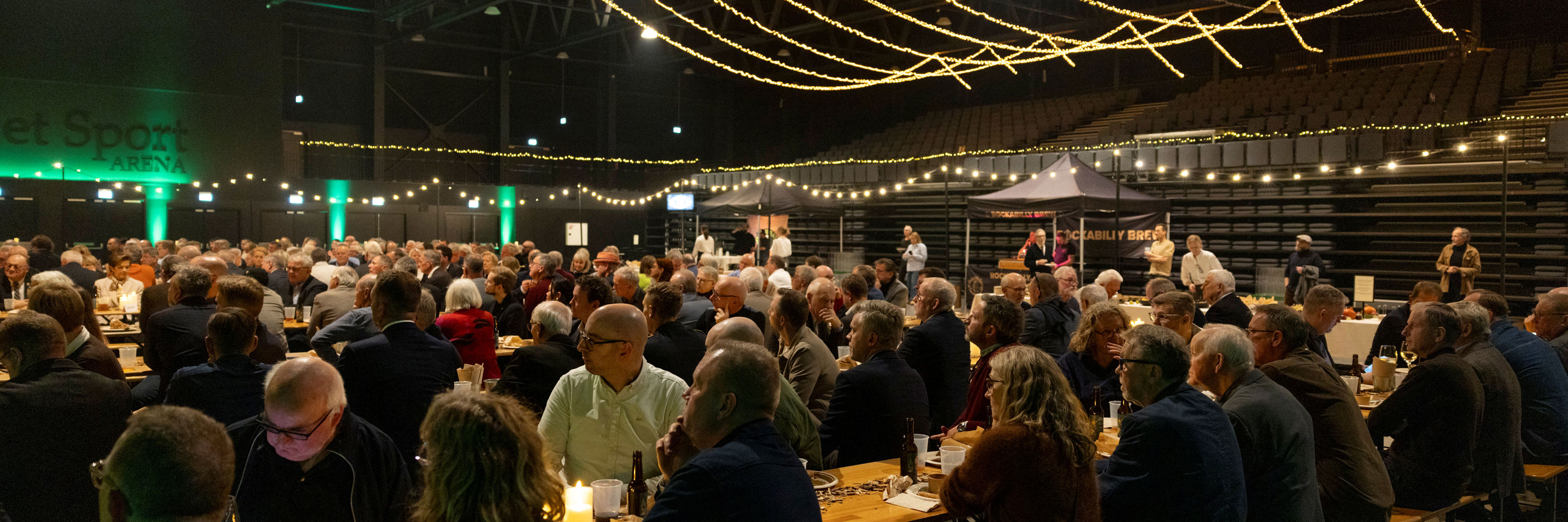 Mange gæster havde fundet vej til Ulrik Wilbeks afskedsreception i Tinghallen