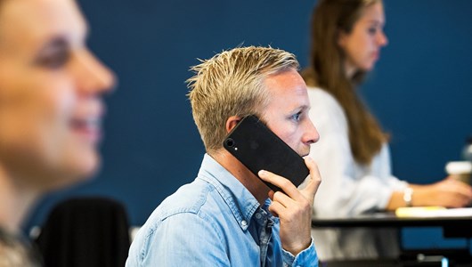 Telefonsamtale i virksomhed i Viborg