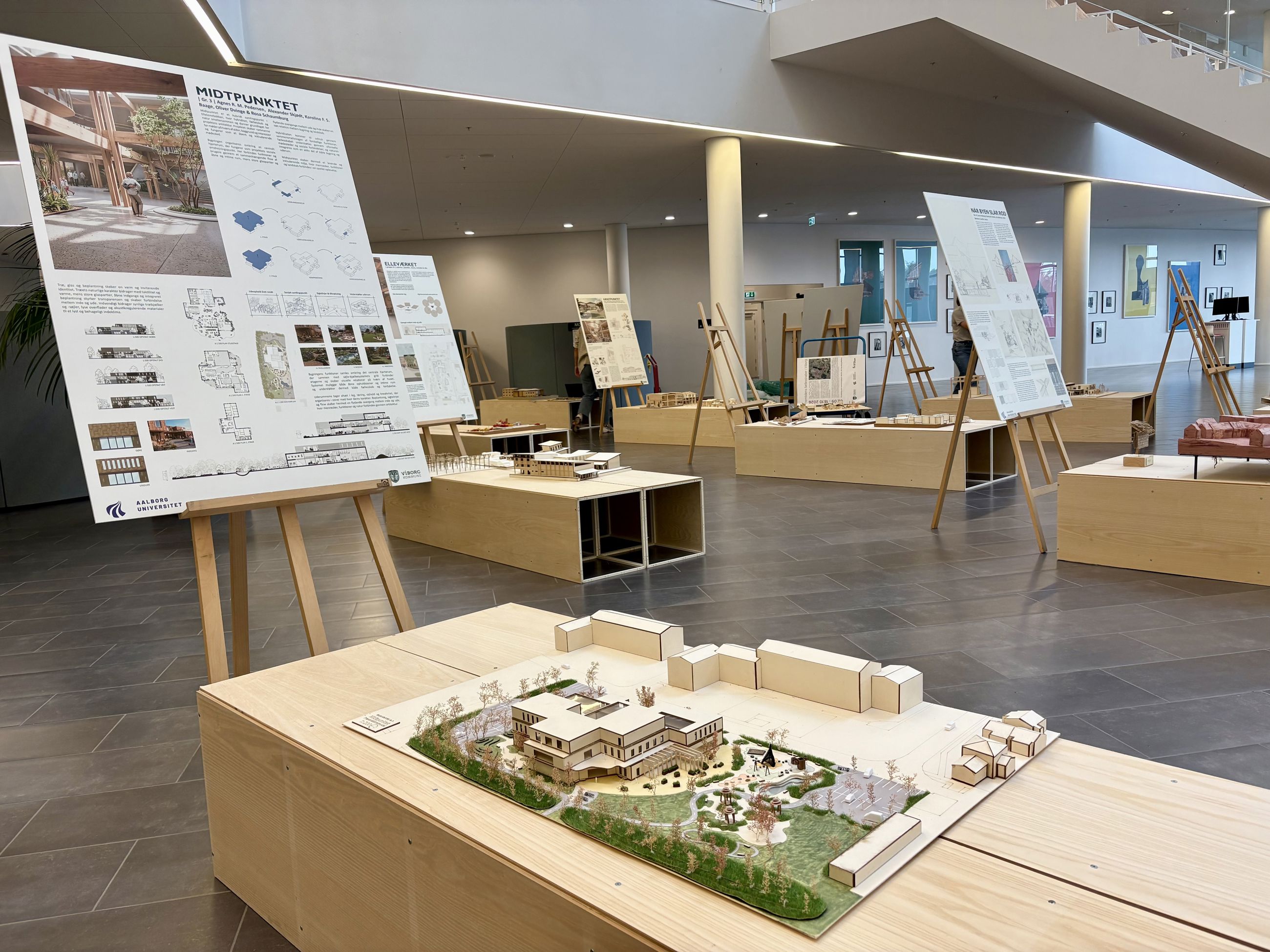 Udstilling på Viborg Rådhus med plancher og modeller over Ellekonebakken og Trappetorvet.