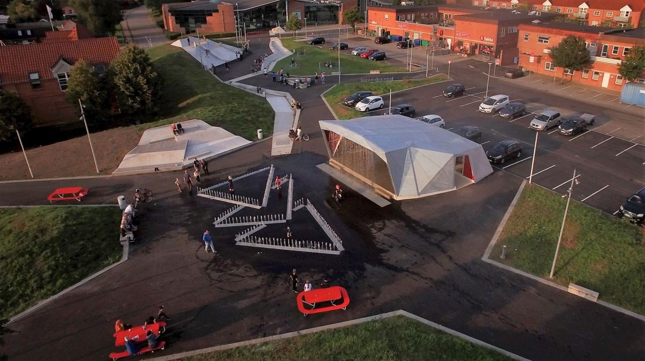 Niels Due Jensens Plads, Gudenåhuset og Storegade