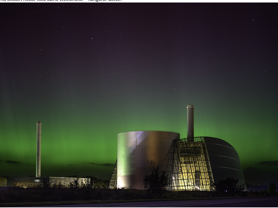 Viborg Kraftvarmeværk i nordlys