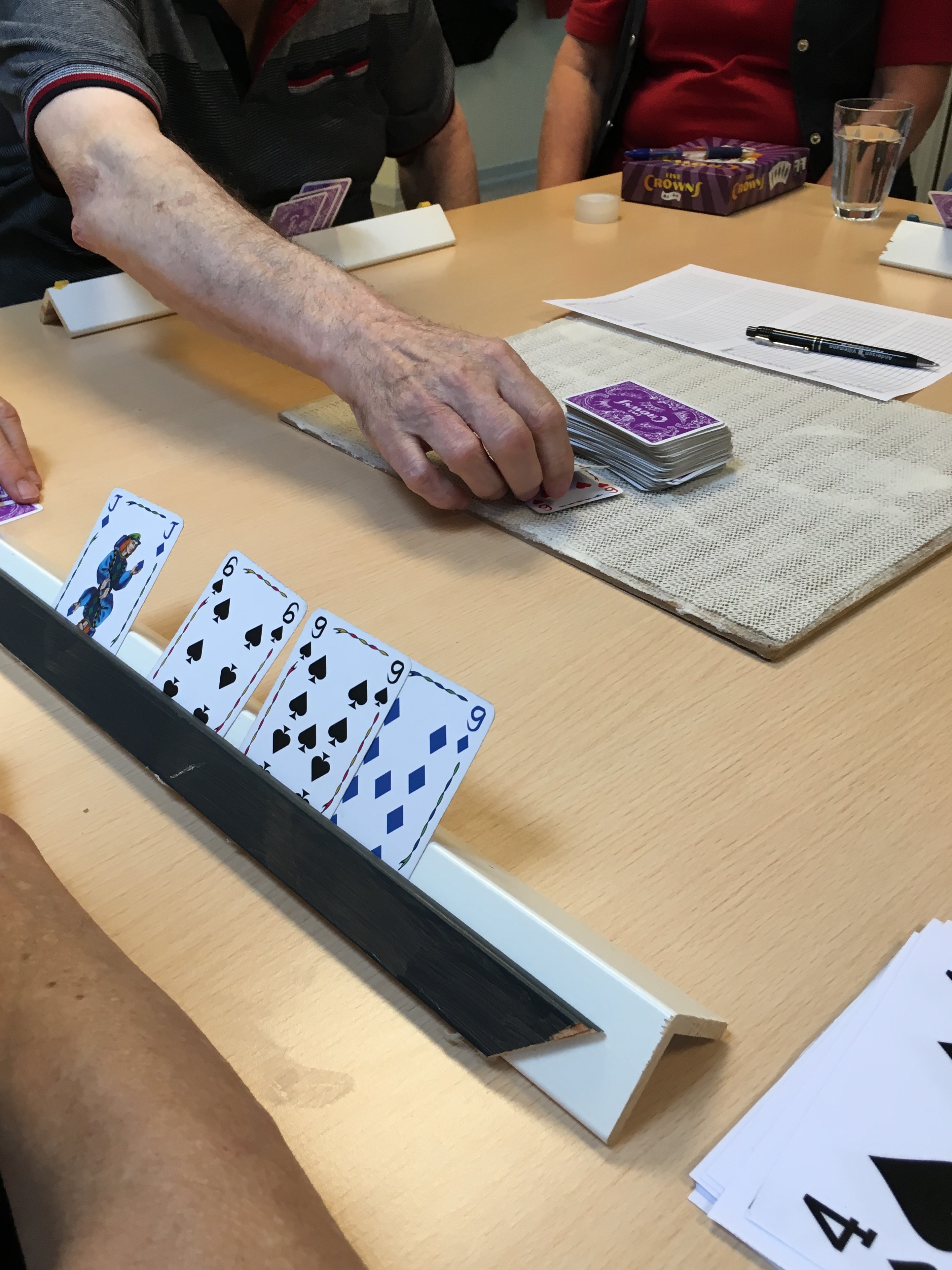 Borgere spiller kort