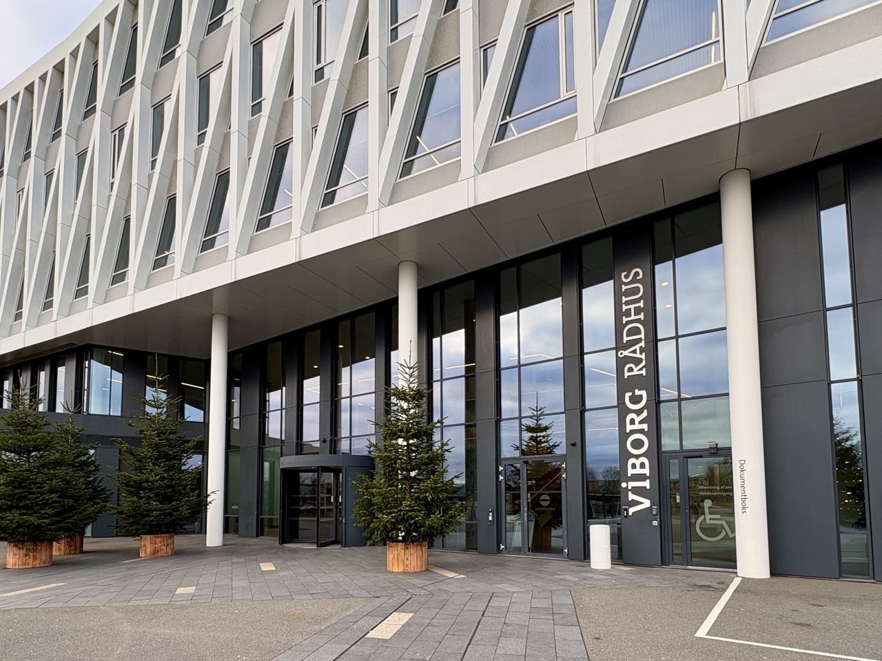 Viborg Rådhus' hovedindgang.