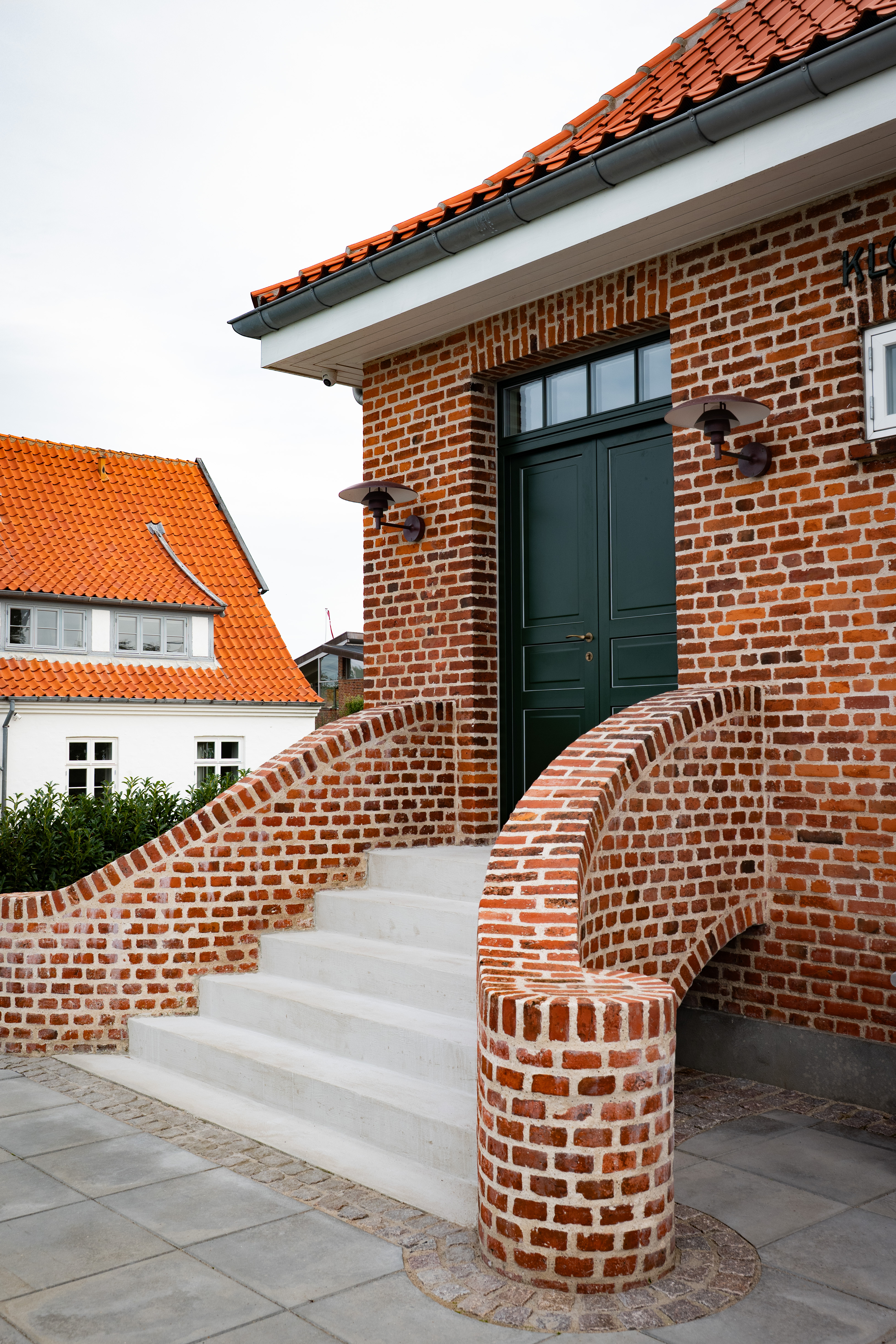 Indgangsdør og trappe