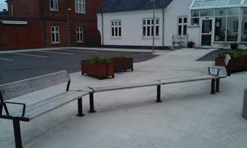 Torvet med nyt inventar.