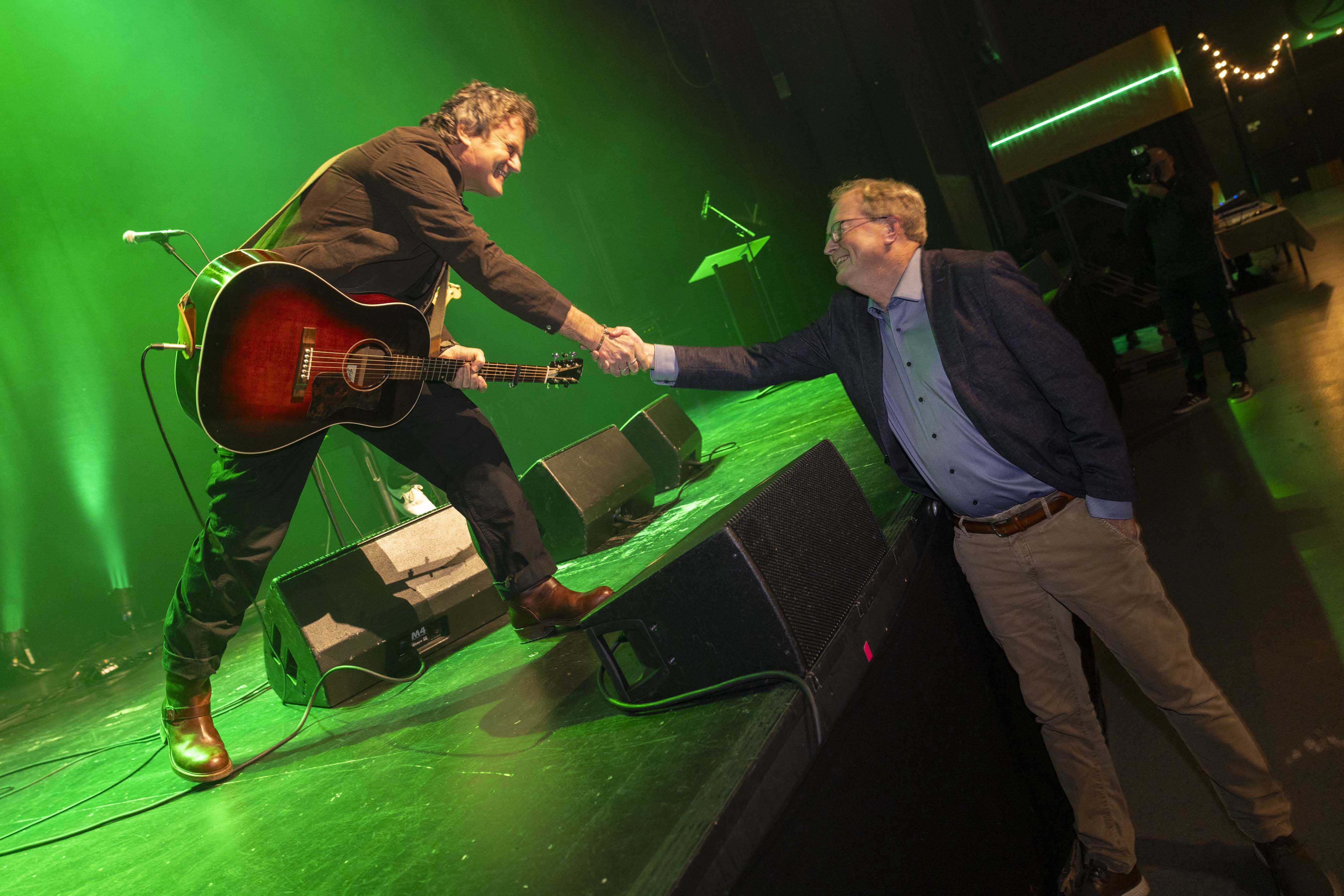 Dagens overraskelse på scenen var musikeren Poul Krebs, som Ulrik Wilbek her takker