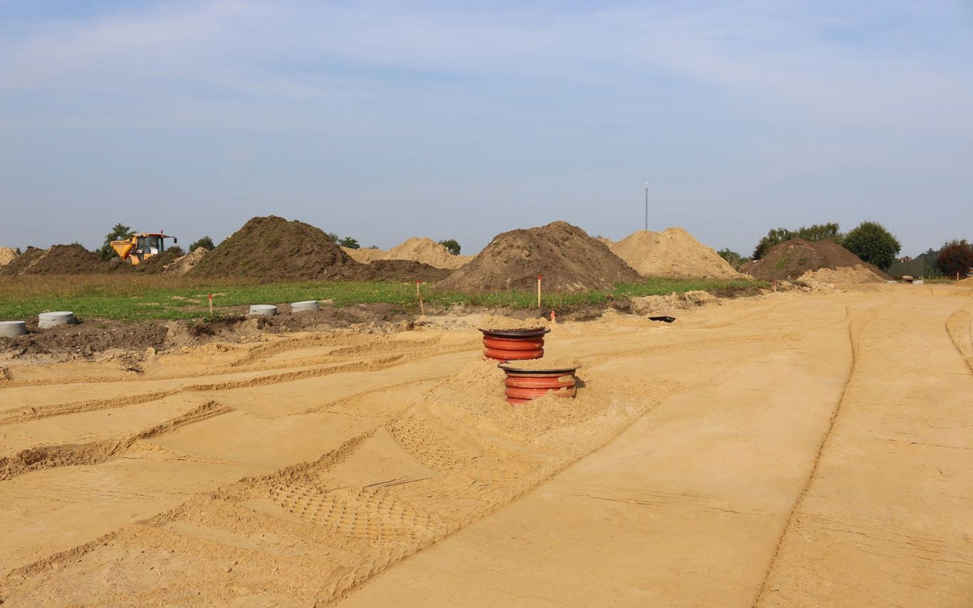 Byggemodning byggegrunde. Sand og jordbunker.