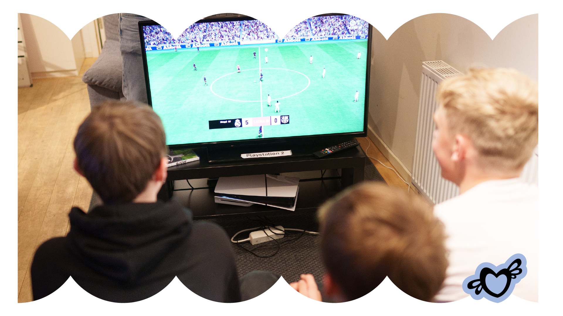 Unge spiller playstation