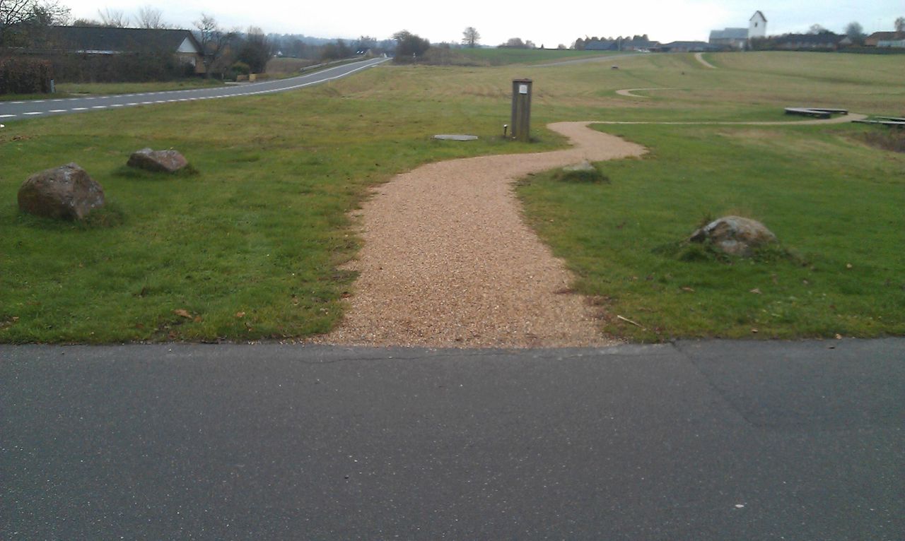 Stien på Kirkebakken set fra nord