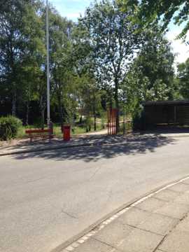 Indgangen fra Kærvej.